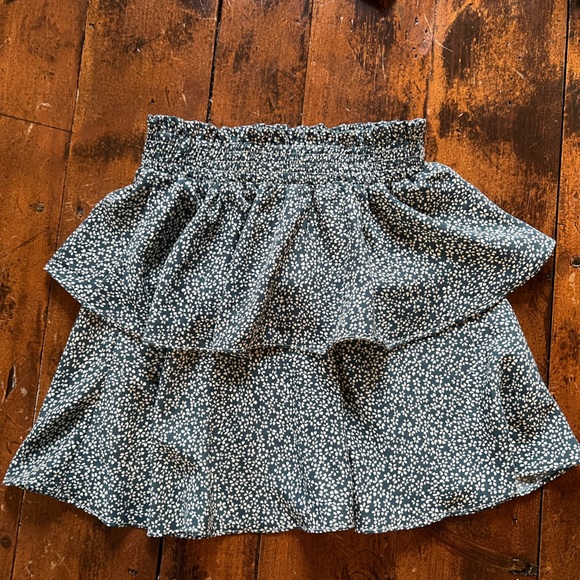 Princess Polly Tops - Women's Floral ruffle skirt